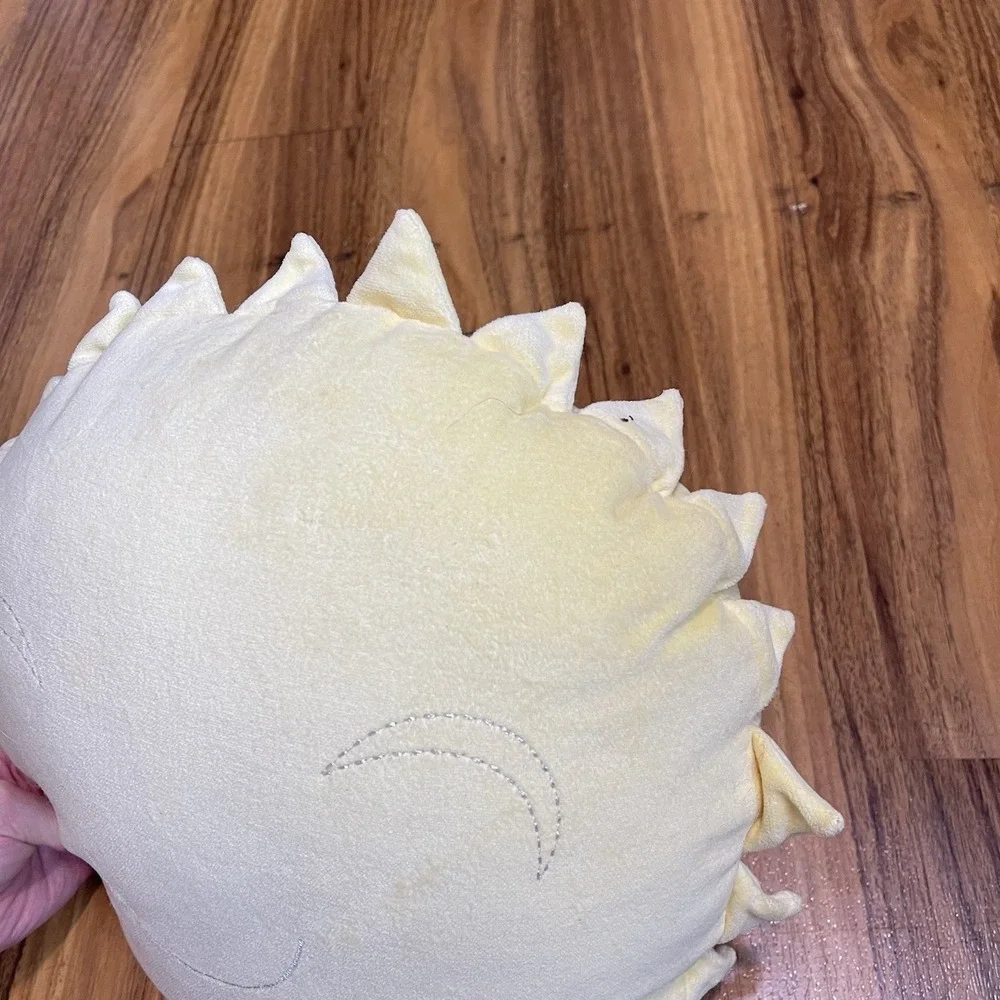 Pottery Barn Kids Sun Pillow Sunshine Yellow Smile Round Throw‎ 16